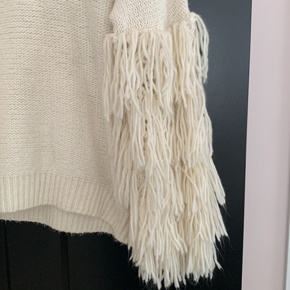 Women’s Forever 21 Chunky Knit Boho Cream Sweater w/ Fringed Sleeves. Size M - Picture 4 of 13